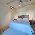 Villa Paraiso Retreat